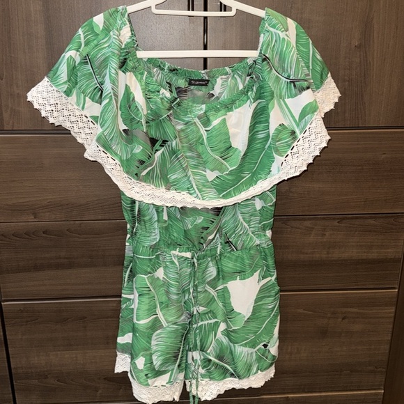 Green Leaf Print Romper with Lace Trim - Picture 2 of 8